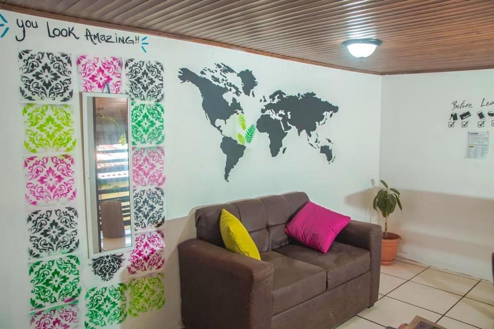 Bato'S Hostel Quepos Exterior photo